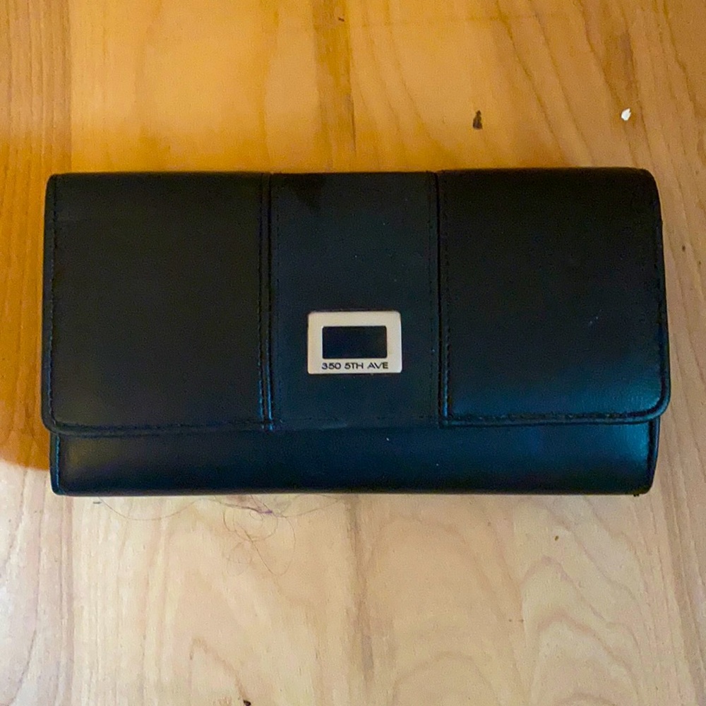 350 5th Ave Black Wallet